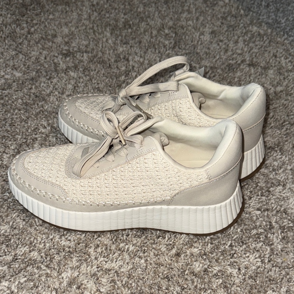 Dolce vita Women's Cream Sneakers